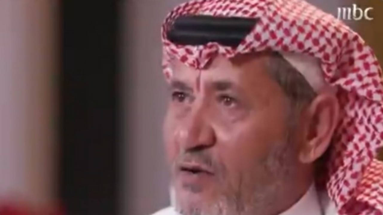 بكاء وتأثر اللواء المتقاعد ناصر الدويسي على الهواء أثناء حديثه عن والدته 