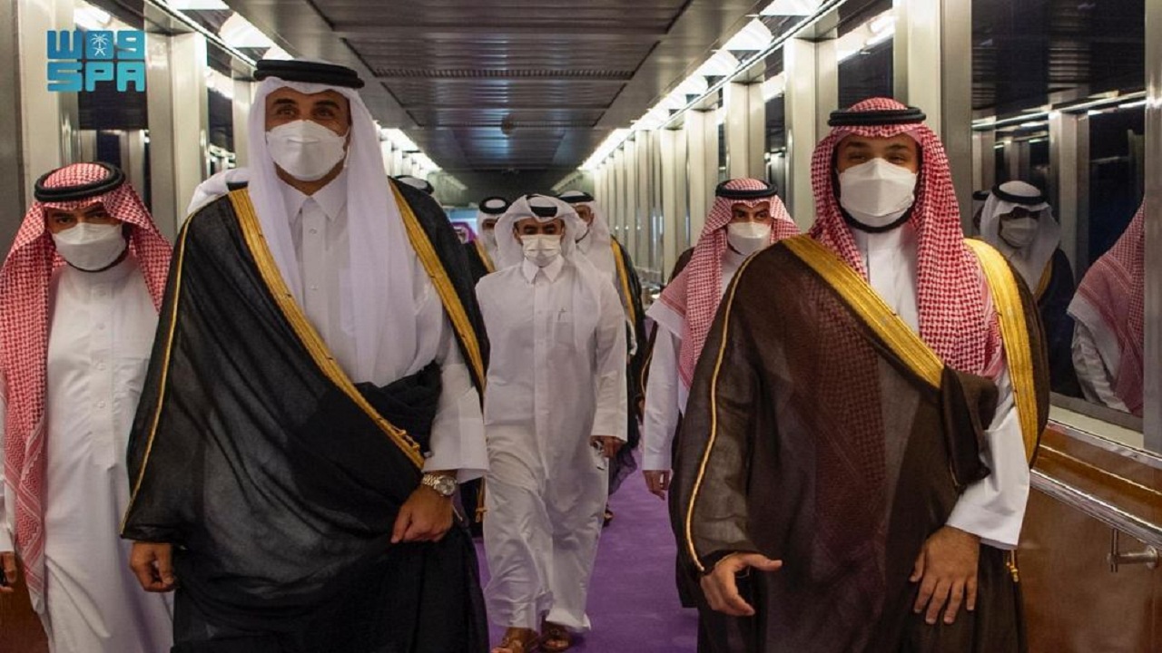 بالفيديو .. سمو ولي العهد يستقبل  أمير قطر بمطار الملك عبدالعزيز الدولي في جدة