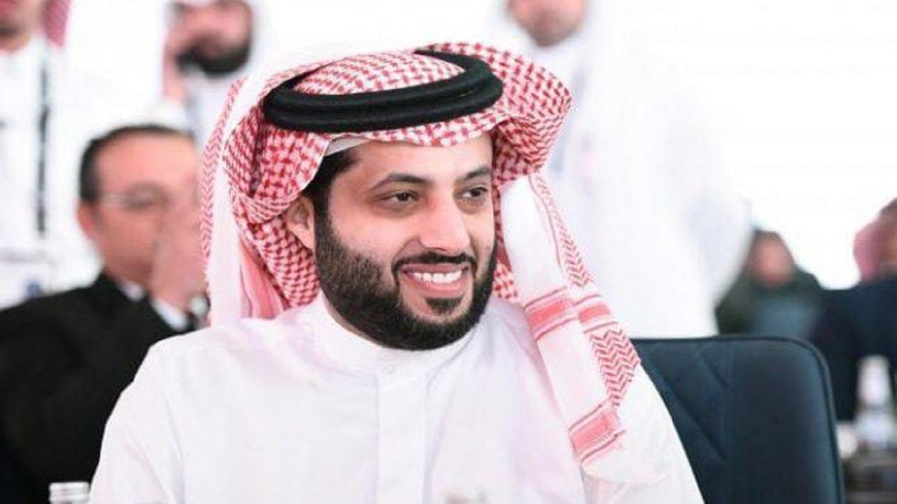 بالصور.. تركي آل الشيخ يتقلد وسام الملك عبدالعزيز