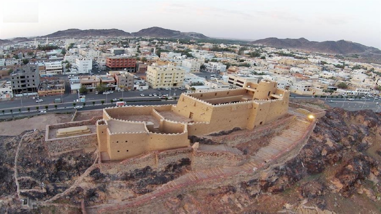 قلعة &#8220;عيرف&#8221; التاريخية بحائل طراز معماري فريد بُنيت لمراقبة الأعداء قبل 180 عاماً