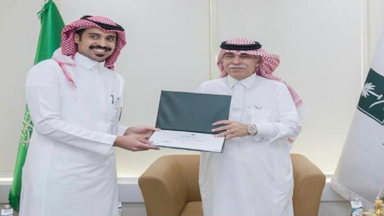 وزير التجارة يقف على أعمال فرع الوزارة بالقصيم ويكرم المتميزين