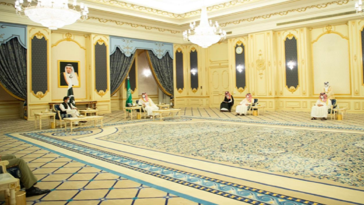 ولي العهد ورئيس وزراء باكستان يوقعان على اتفاق إنشاء مجلس التنسيق الأعلى السعودي الباكستاني