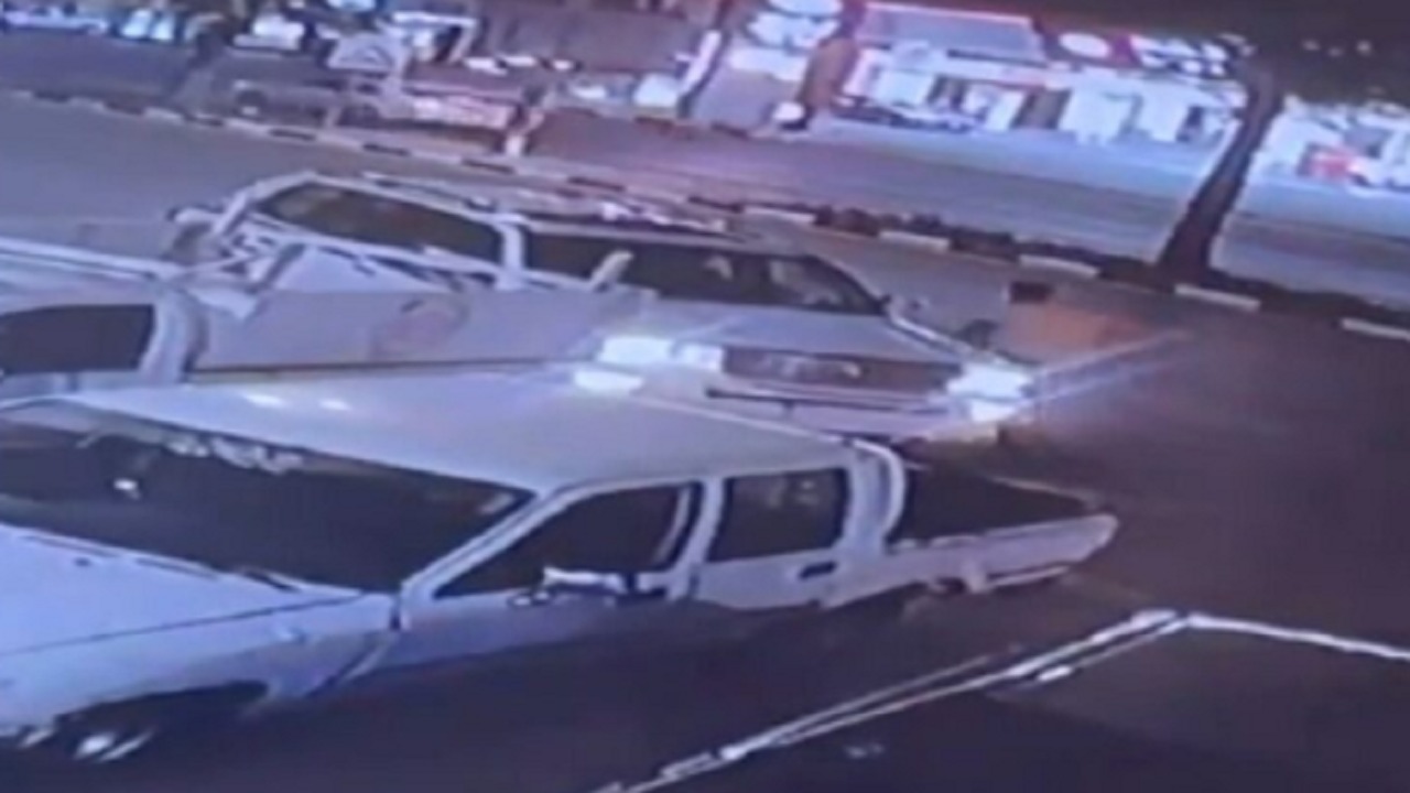 بالفيديو.. شاب يسرق سيارة جيب كانت في وضع التشغيل بالدمام