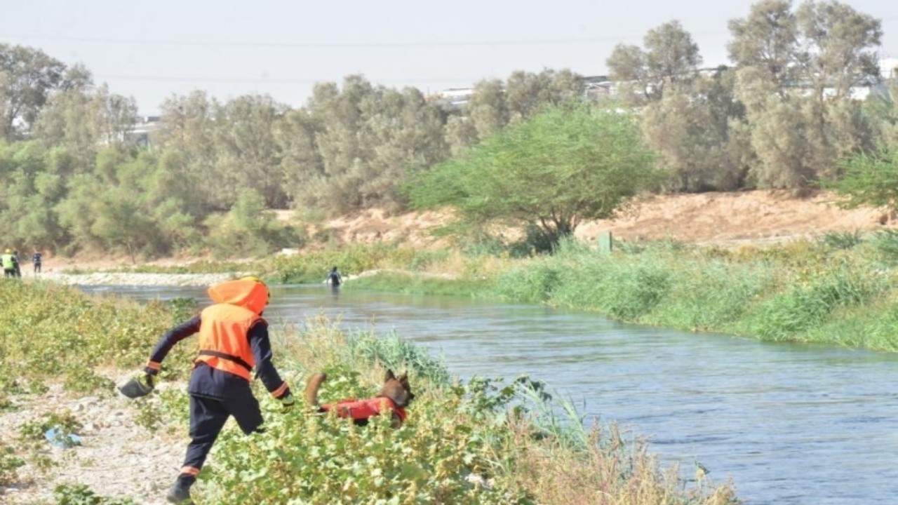 بالصور.. استمرار البحث عن طفل سقط في وادي الحاير