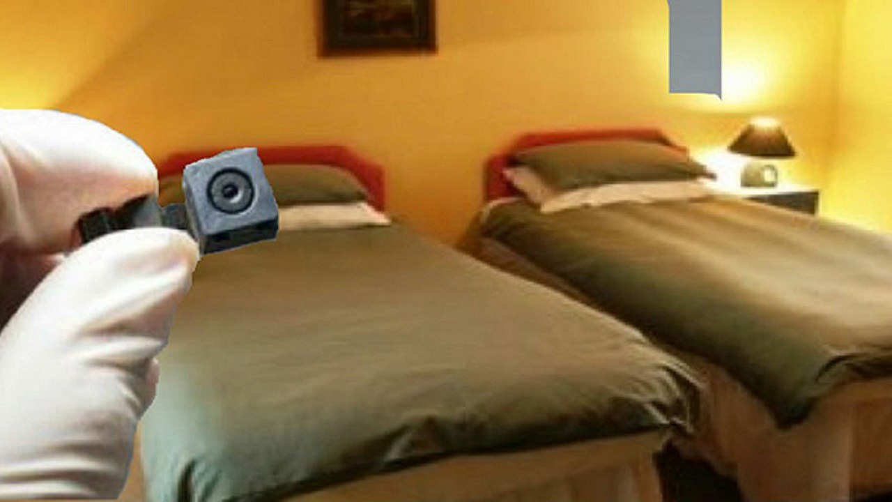 صاحب شاليه يثبت كاميرات سرية في غرف النوم بالكويت