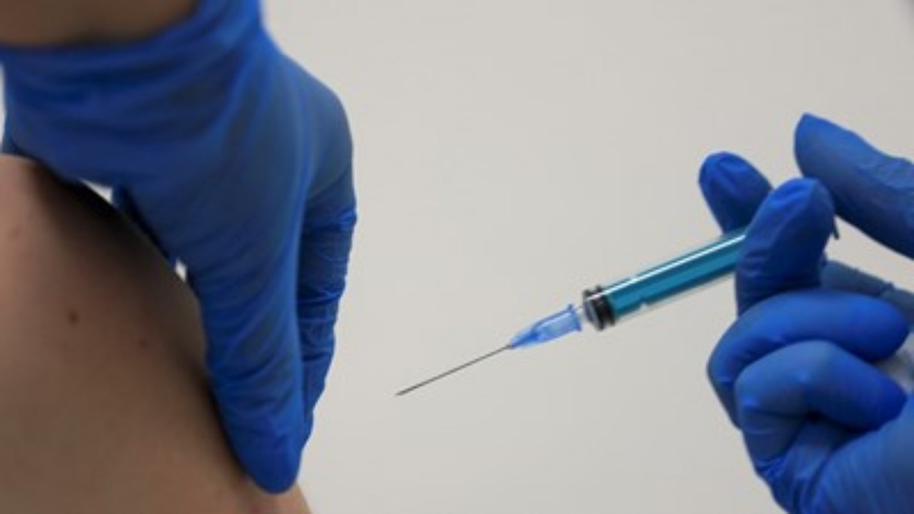 «الصحة»: لا يتعارض أخذ لقاح الإنفلونزا مع لقاح كورونا