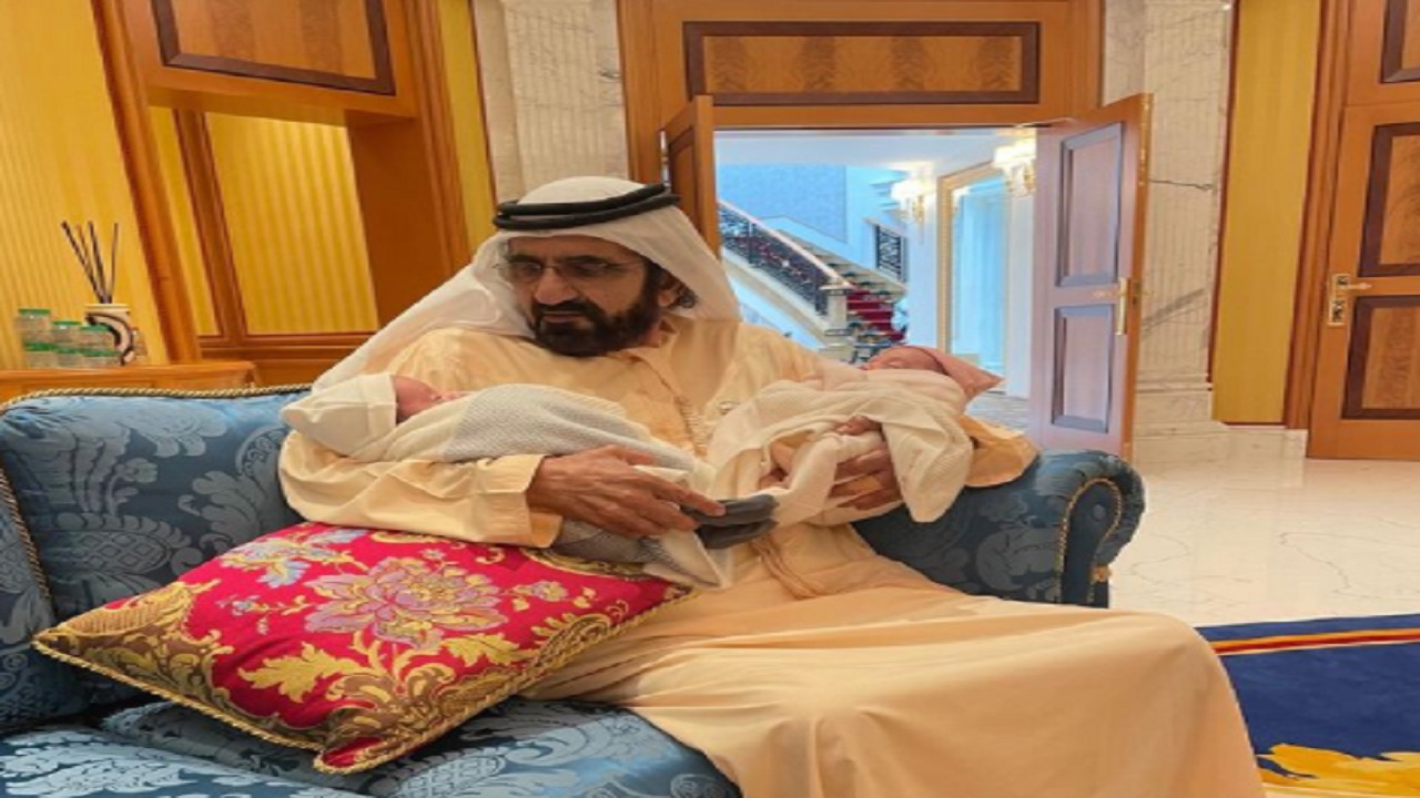 صورة.. الشيخ محمد بن راشد مع حفيديه &#8220;راشد وشيخة&#8221;