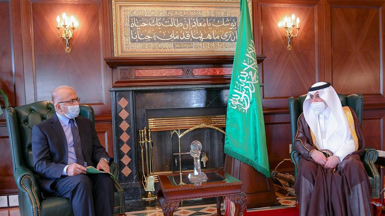 أمير تبوك يستقبل سفير باكستان لدى المملكة