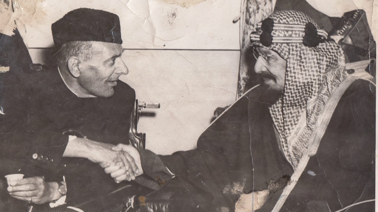 صورة نادرة للملك عبدالعزيز والرئيس الباكستاني قبل 68 عام