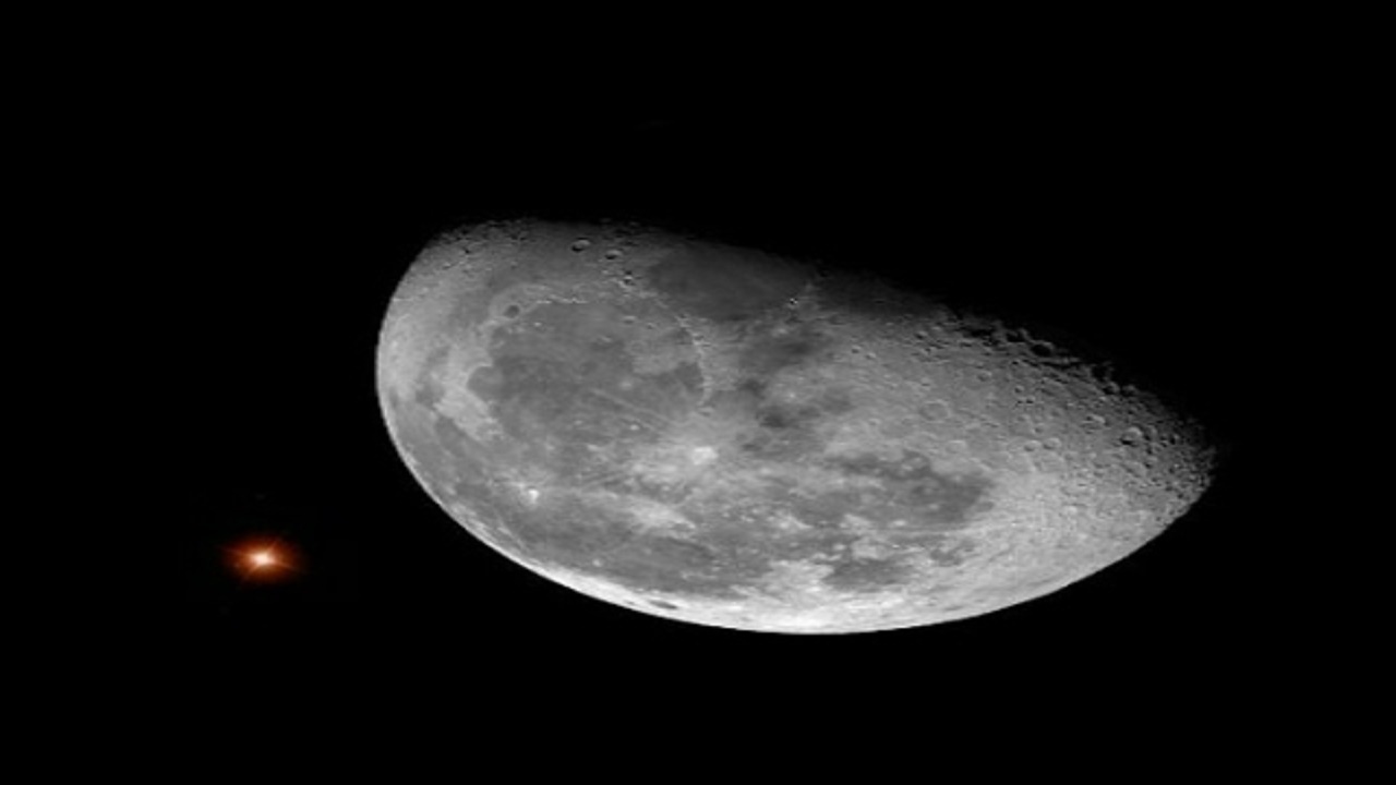 رصد انتظام القمر الأحدب مع كوكبي المشتري وزحل