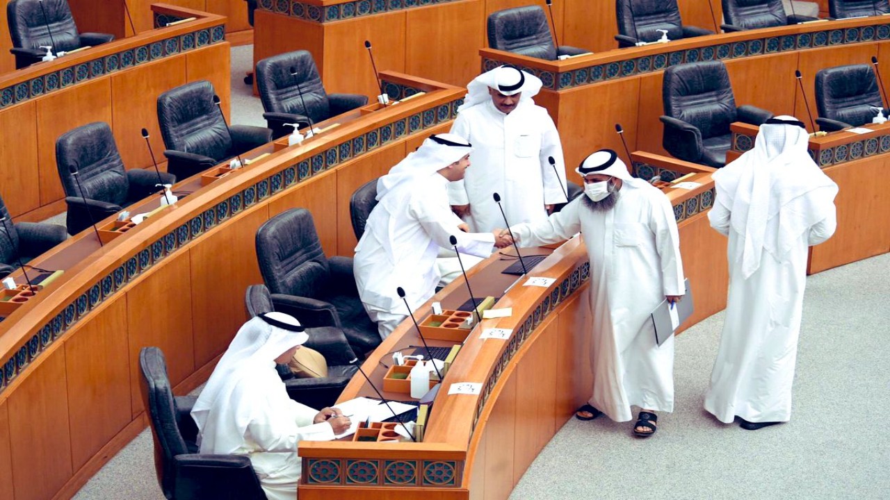 بالفيديو.. للمرة الثانية خلاف بين الحكومة الكويتية ومجلس الأمة ينتهي برفع الجلسة