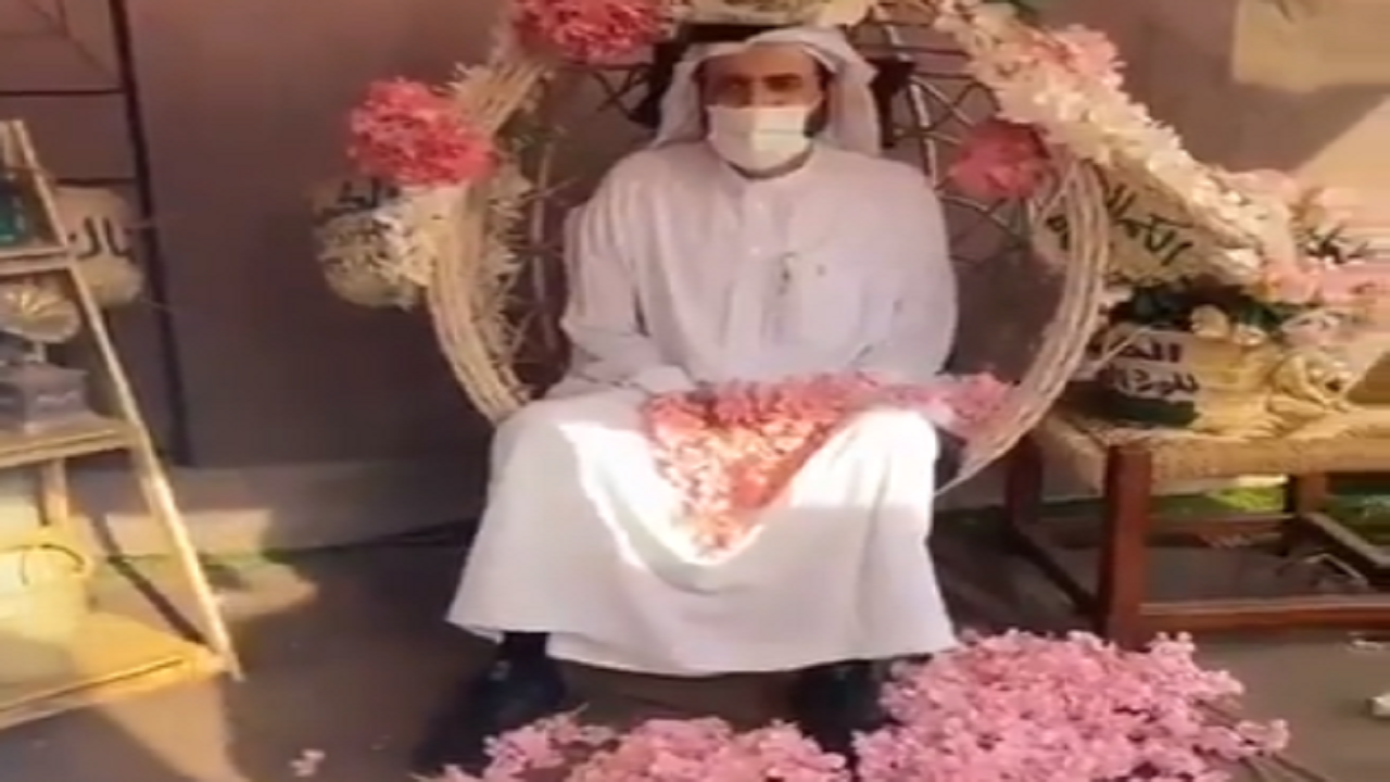 بالفيديو.. استقبال وزير الصحة بـ &#8220;الورد&#8221; في الطائف