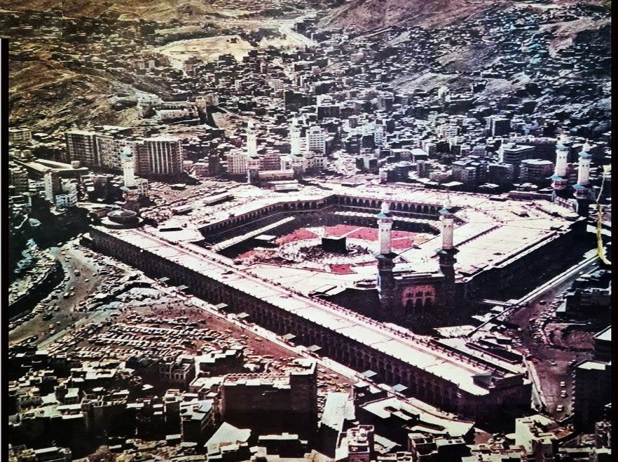 صورة جوية لـ المسجد الحرام والأحياء المحيطة به قبل أكثر من 4 عقود