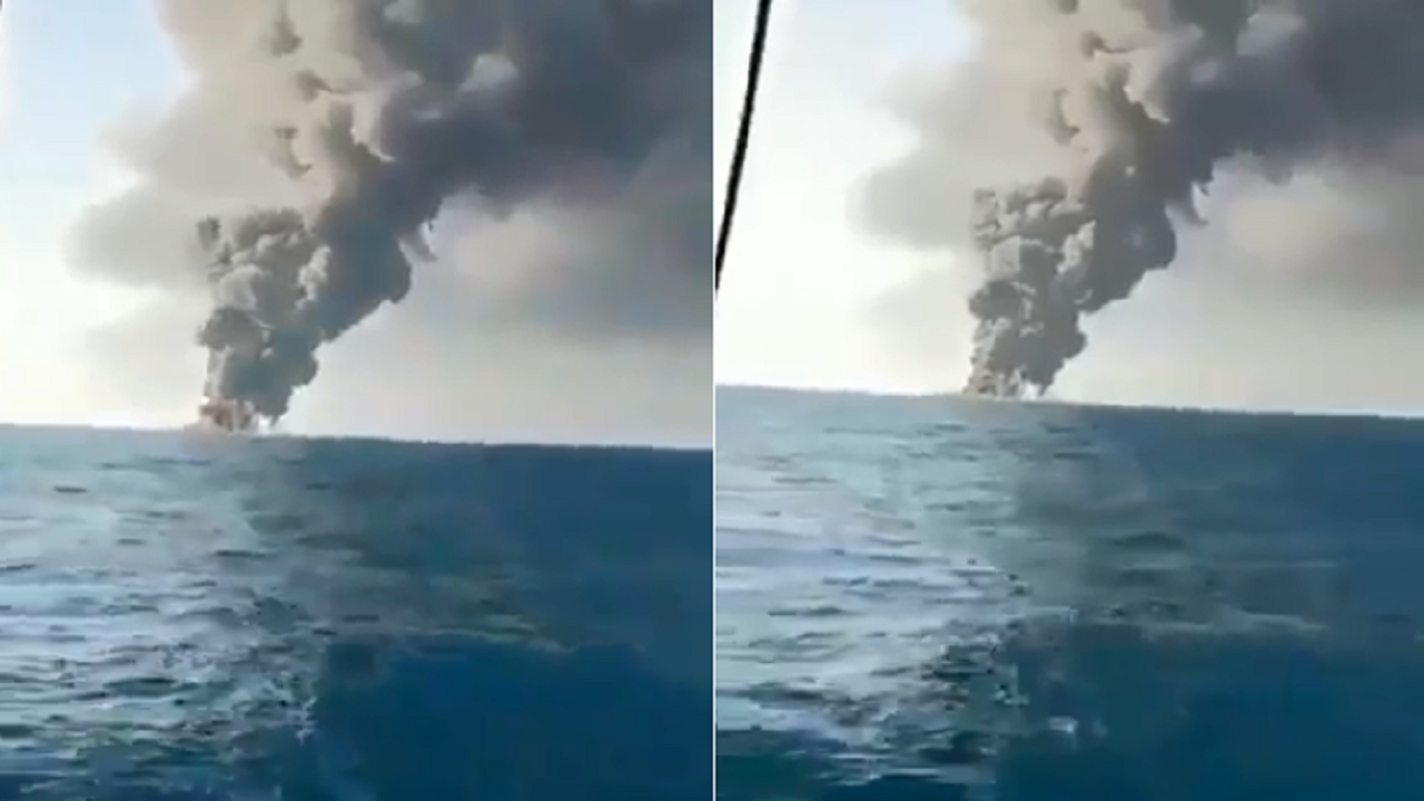 شاهد.. غرق سفينة للجيش الإيراني بعدما التهمتها النيران بالكامل