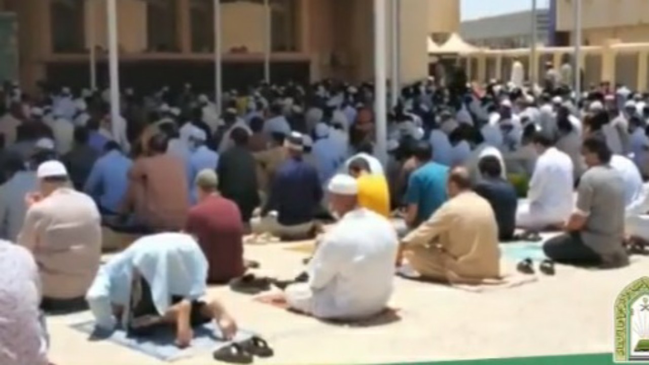 “الشؤون الإسلامية” ترصد التزام المساجد بالاقتصار على نقل الأذان والإقامة “فيديو”