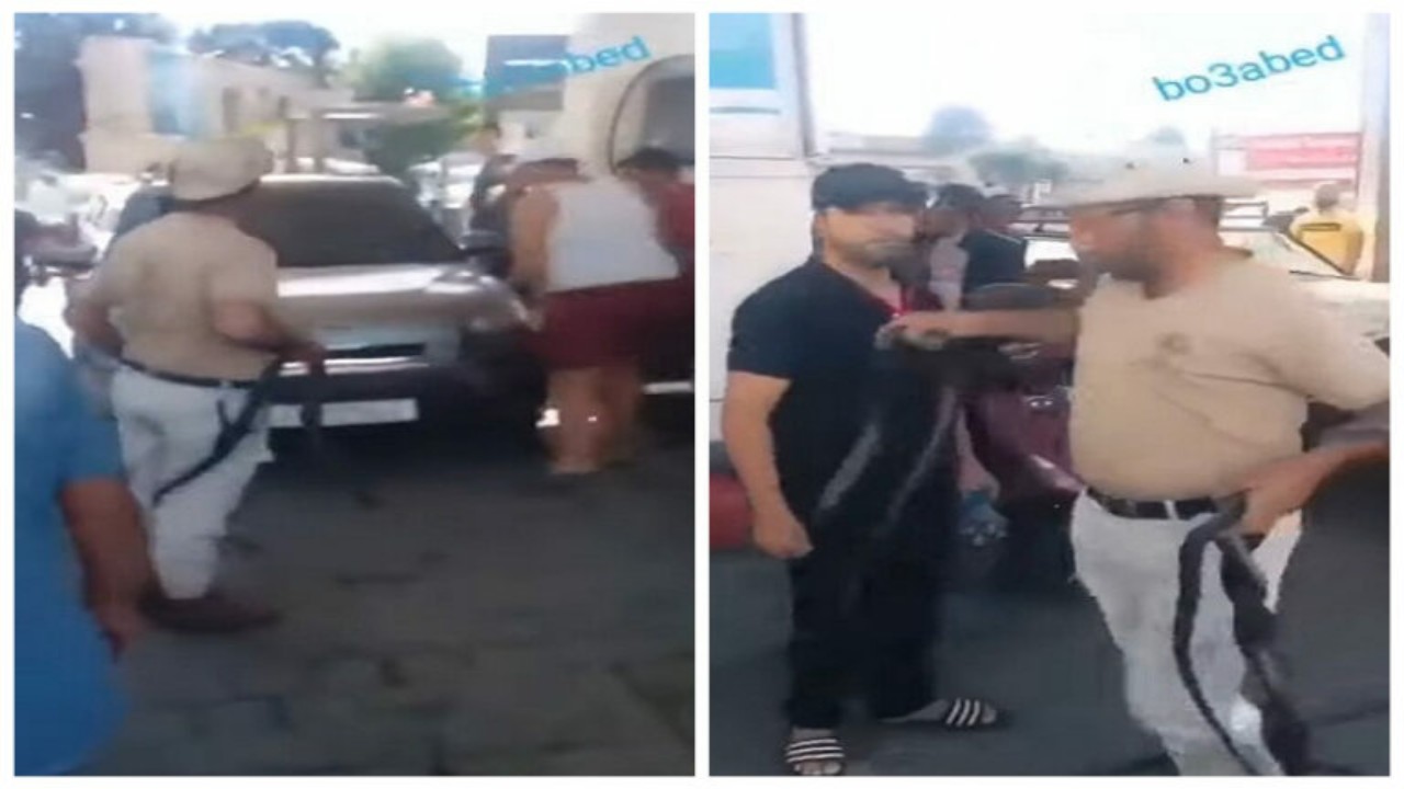 بالفيديو.. رجل يهدد أصحاب السيارات بالثعابين للحصول على الوقود في بيروت