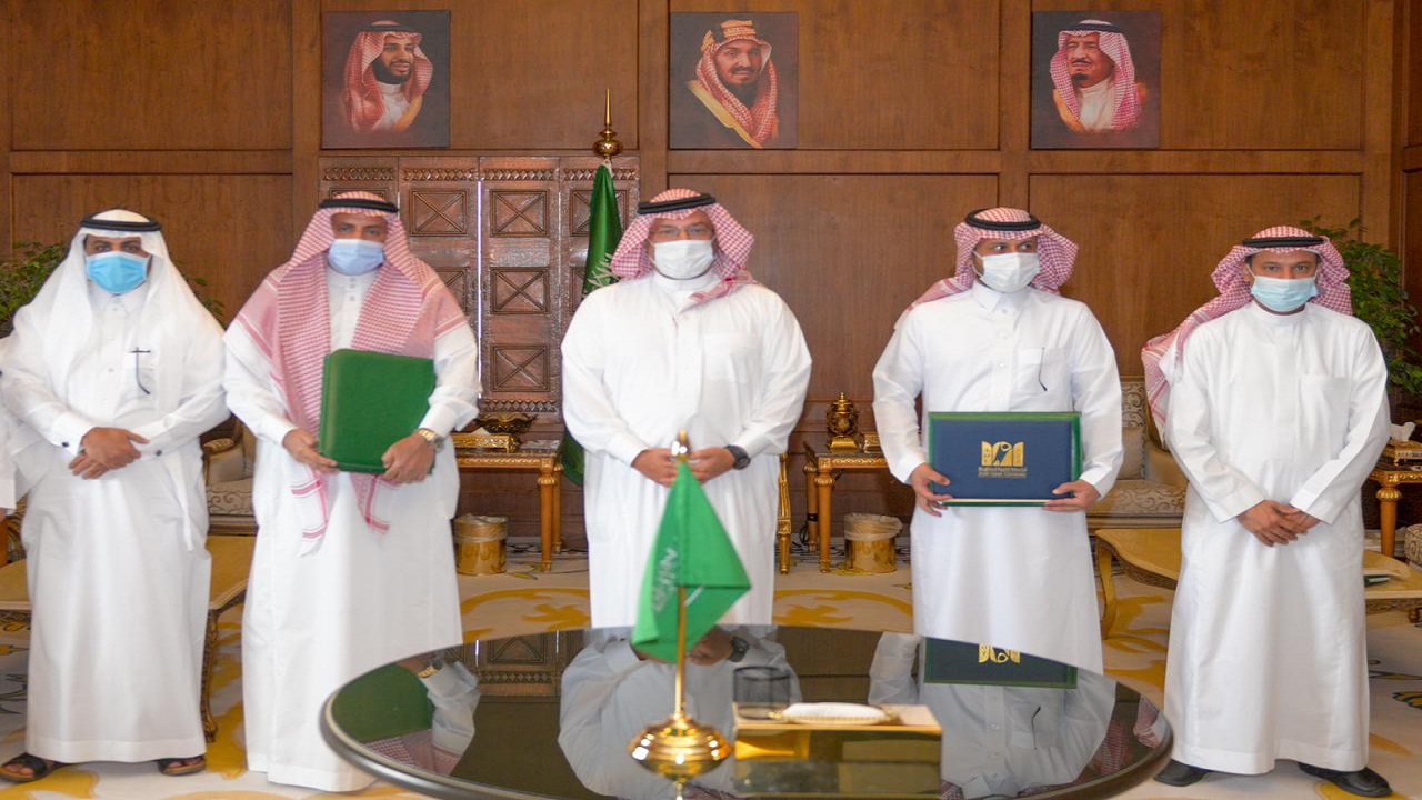 أمير عسير يشهد توقيع  اتفاقية تعاون بين جامعة الملك خالد والجامعة العربية المفتوحة
