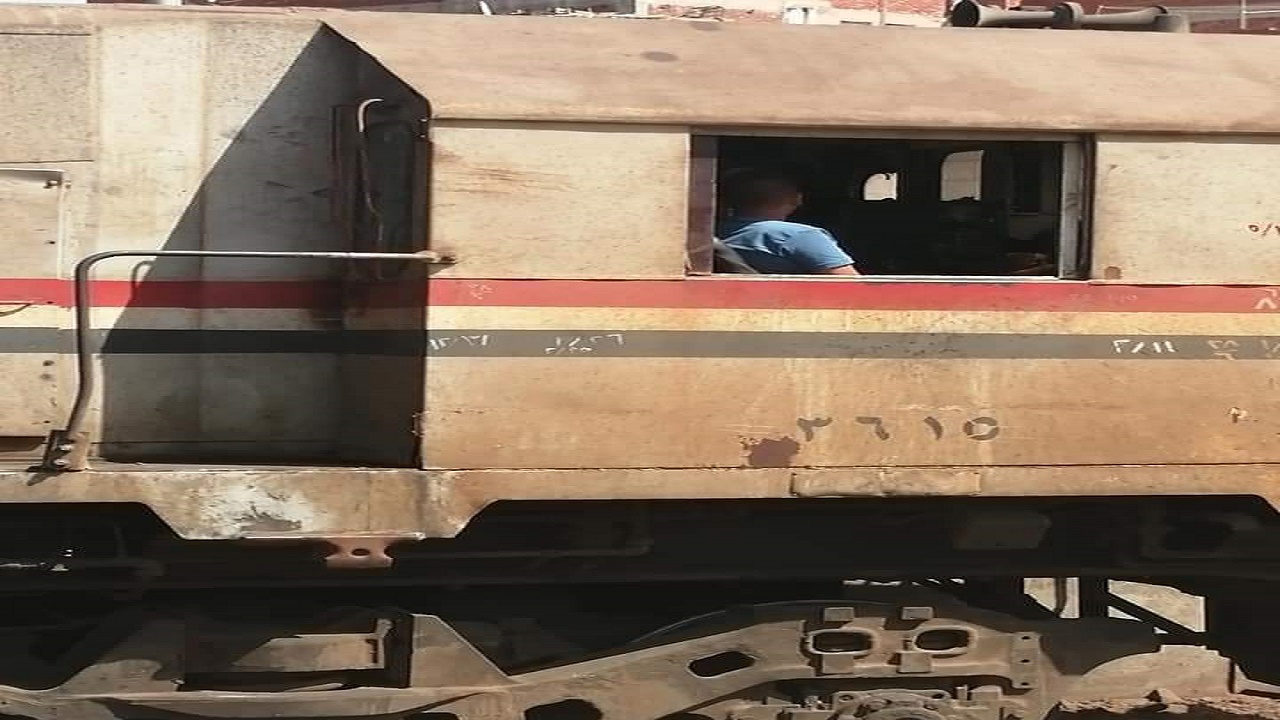رجل يجبر طفلا على ارتكاب فعل فاضح داخل أحد القطارات