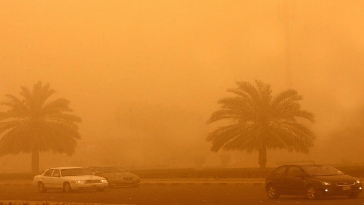 عواصف رملية على الرياض تتسبب في انعدم الرؤية الأفقية