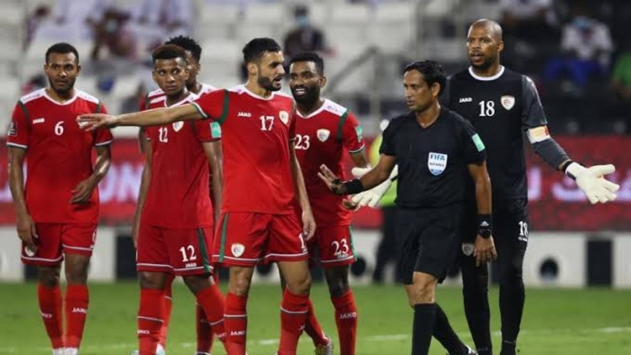 شكوى رسمية من الاتحاد العماني لـ «فيفا» ضد حكام مباراة قطر