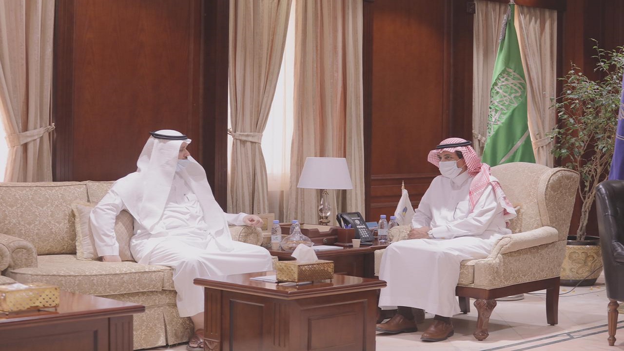 رئيس جامعة حائل يستقبل أعضاء اللجنة التأسيسية للجمعية العلمية السعودية لتطوير القطاع غير الربحي