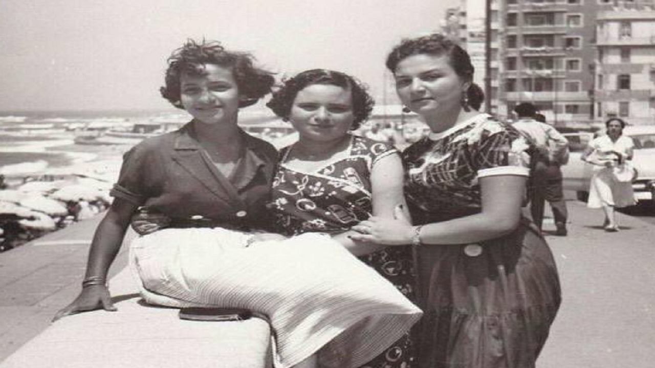 جميلات كورنيش الإسكندرية في خمسينات القرن الماضي (صورة)