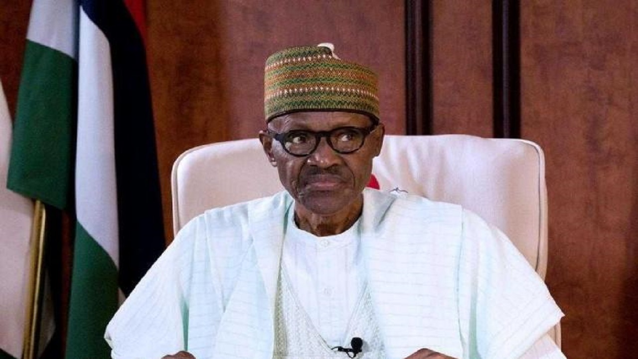 “تويتر” يعلق حساب رئيس نيجيريا لخرقه القواعد