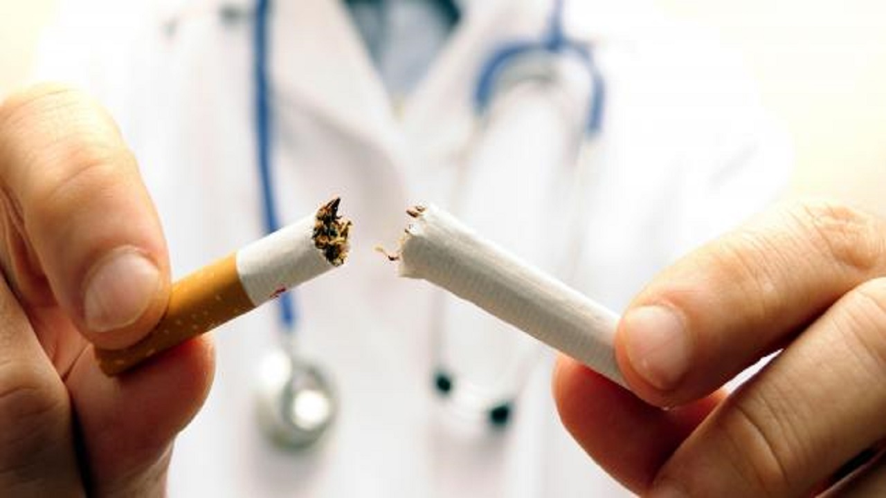 طبيب بعيادات جمعية كفى: التدخين ينقص الوزن ويحتوي على 40 مادة مسرطنة
