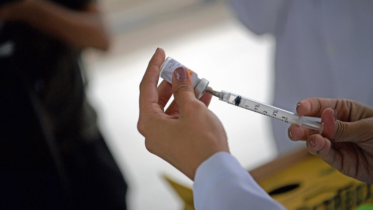 منظمة الصحة العالمية تدعو لإزالة جميع العوائق التي تحول دون زيادة تصنيع اللقاحات