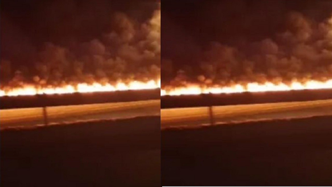 بالفيديو.. اندلاع حريق في ناقلة بنزين على طريق القويعية