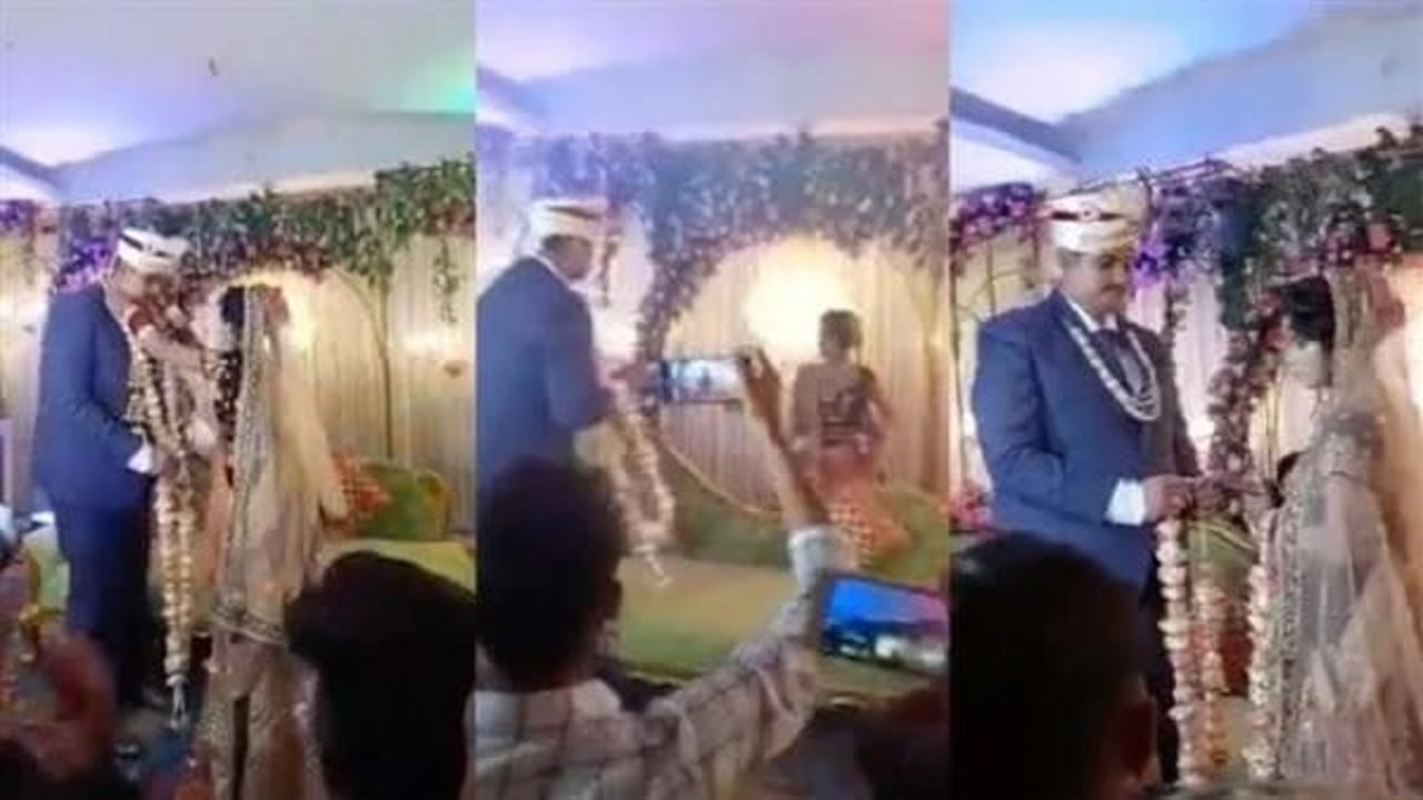 بالفيديو.. عروس تجري على خشبة المسرح عندما اقترب العريس منها