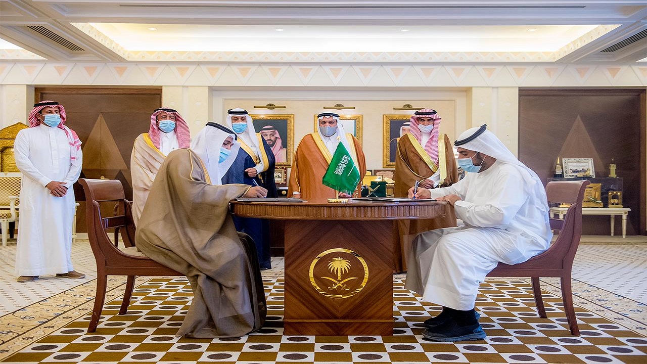 الأمير فيصل بن مشعل يشهد توقيع مذكرة تفاهم بين تقني القصيم و شركة الوسائل الصناعية