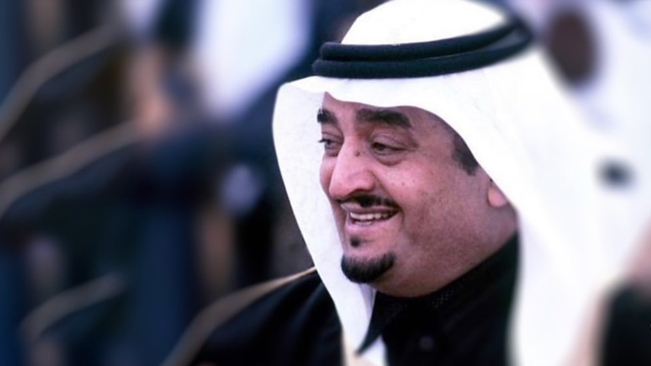 صورة عفوية للملك فهد برفقة نجله الأمير عبدالعزيز