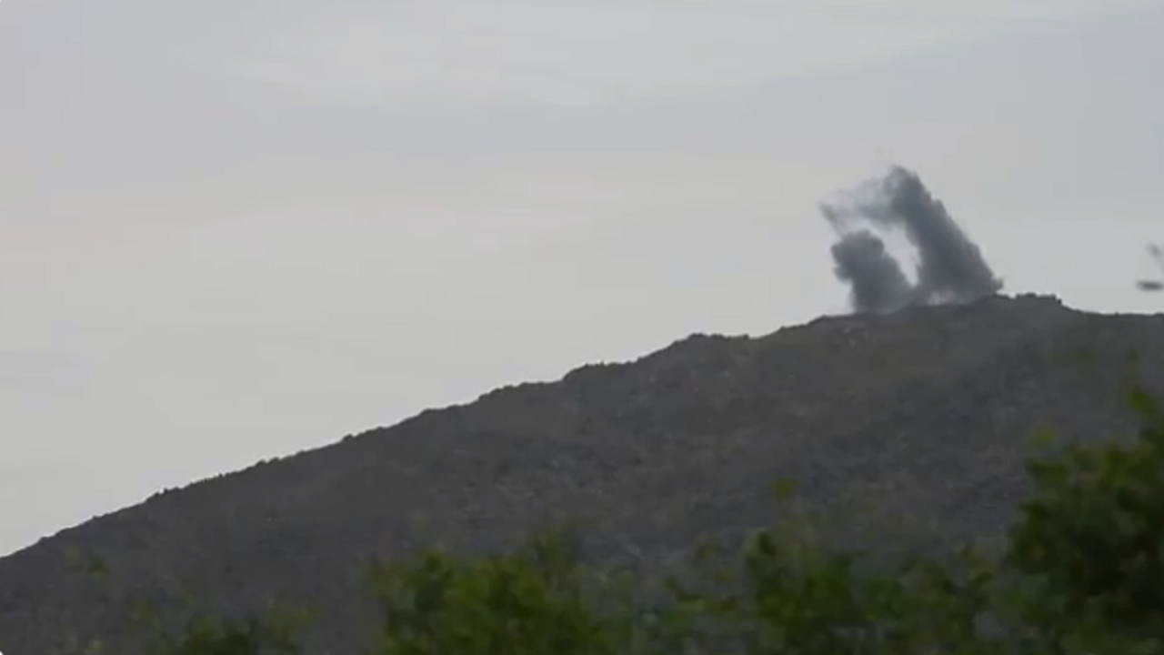 بالفيديو.. لحظة استهداف ‎طيران التحالف مواقع للحوثيين في ‎الجوف شمال ‎اليمن