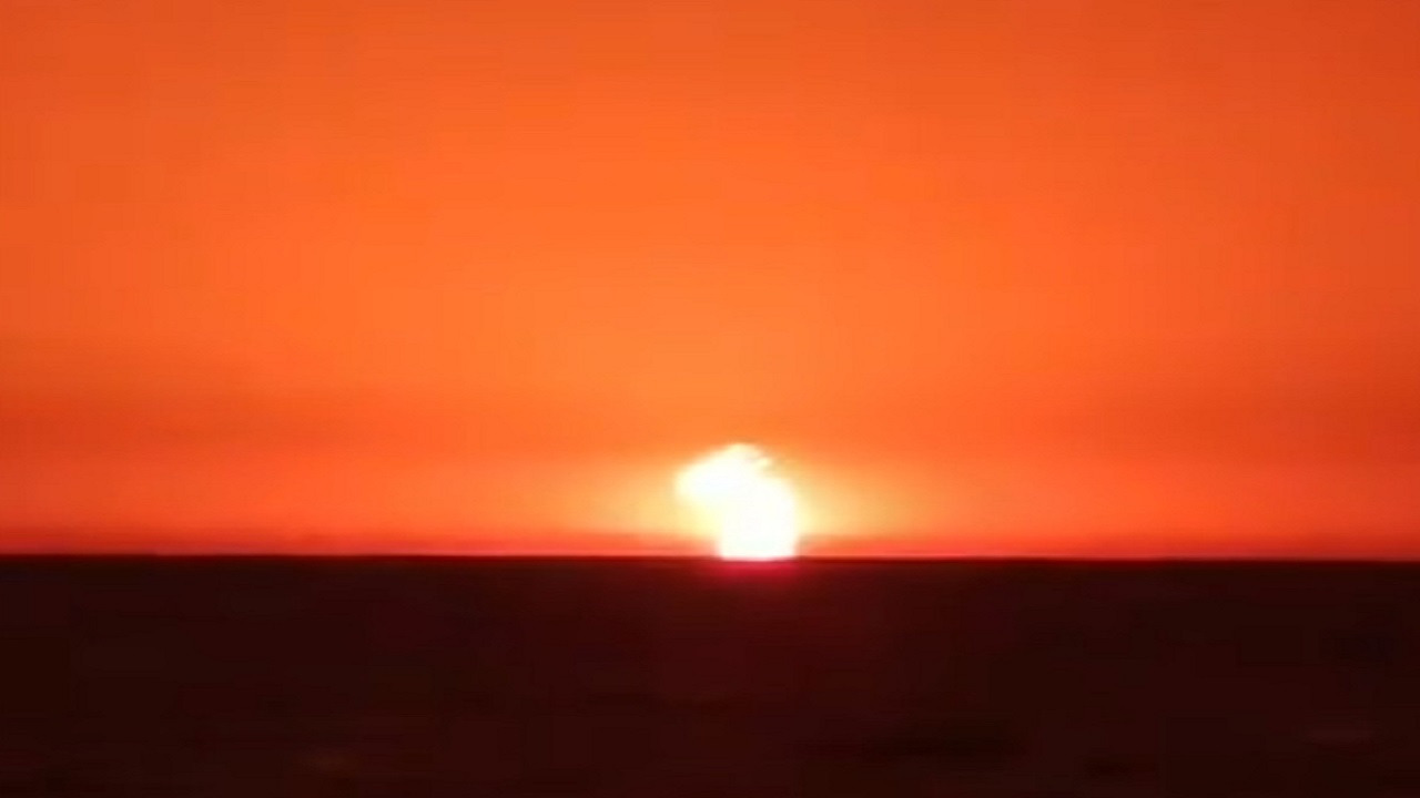 بالفيديو .. انفجار كبير في حقل أوميد للغاز في بحر قزوين