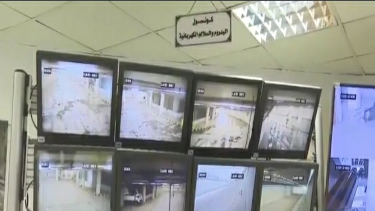 بالفيديو.. غرفة تحكم بمنشأة الجمرات لمتابعة الحجاج عبر ٤٥٠ كاميرا للمراقبة