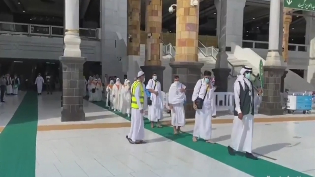 بالفيديو.. ‏بدء توافد ضيوف الرحمن على المسجد الحرام لأداء طواف القدوم