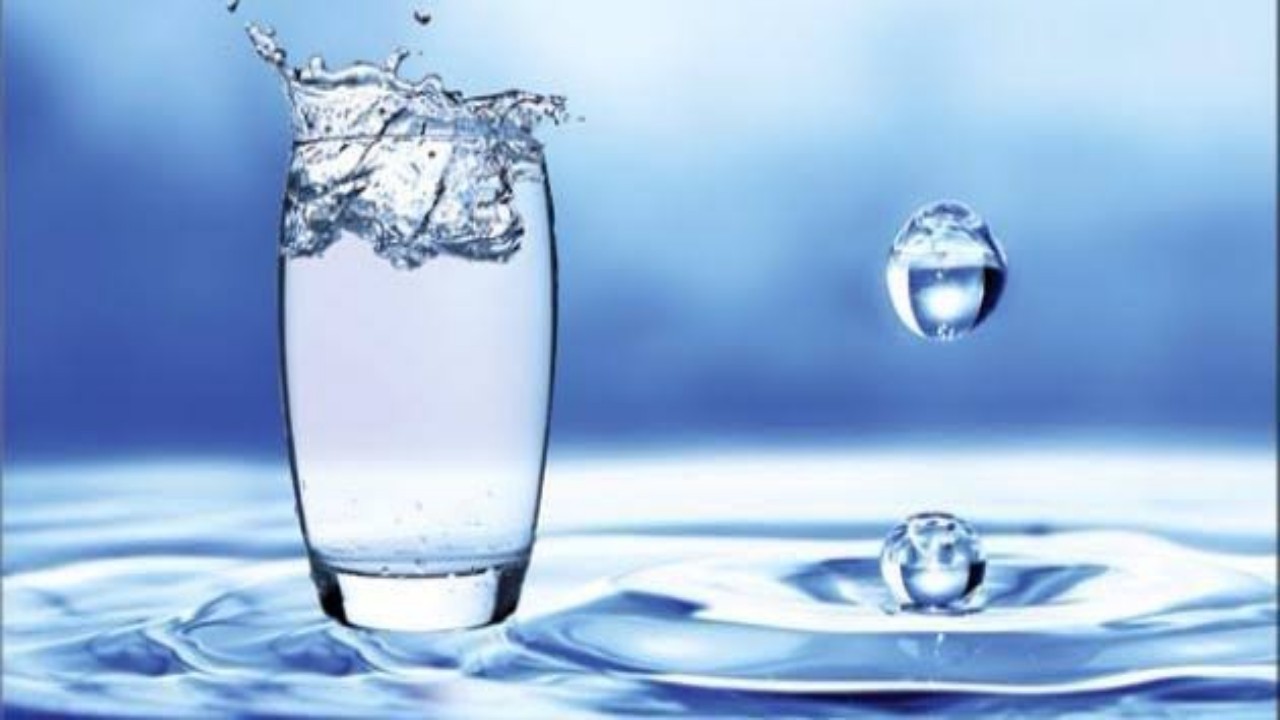 طريقة سهلة لتحضير الماء القلوي للتمتع بصحة أفضل