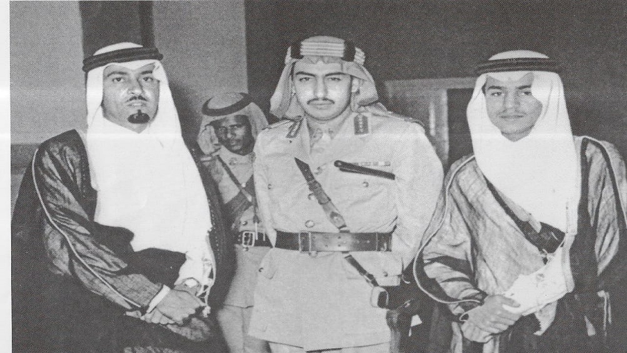 صورة نادرة للملك عبدالله يرافقه أمير الرياض قبل 70 عام