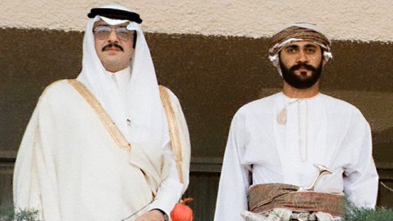 صورة تاريخية تجمع “سلطان عُمان” بـ الأميرفيصل بن فهد