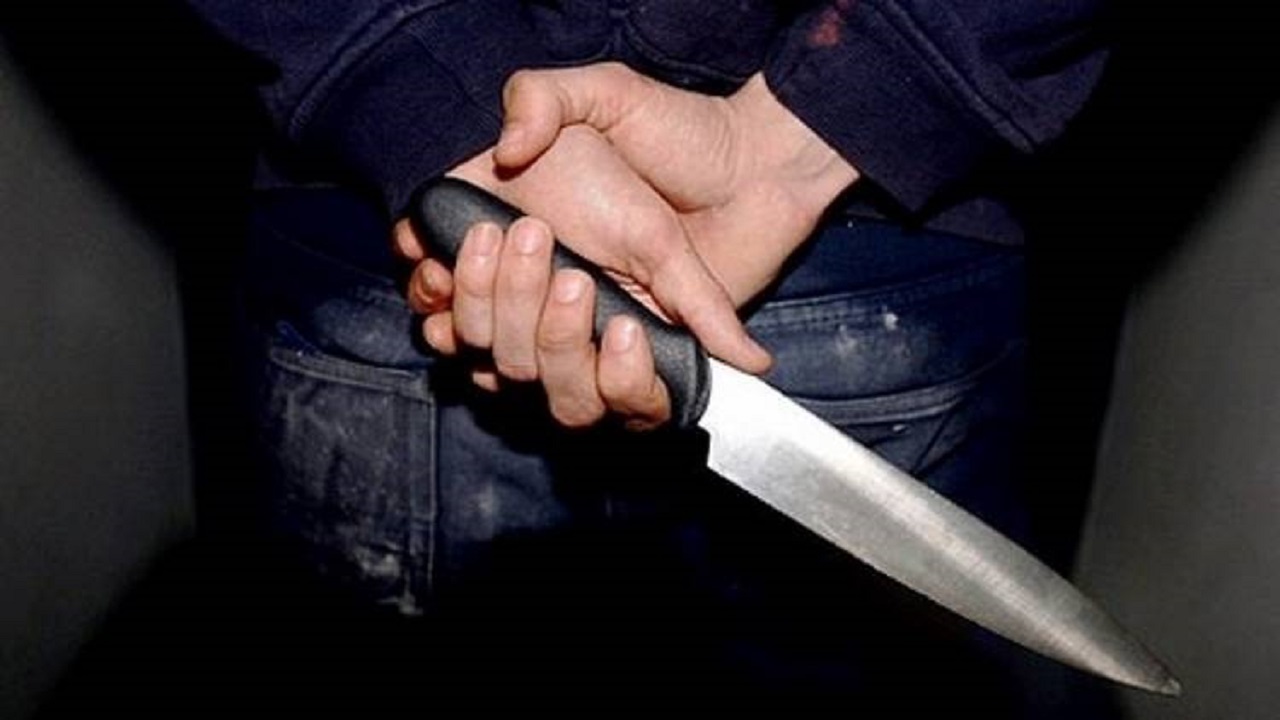 عامل يقتل زوجته طعنا بسكين بسبب خلافات أسرية