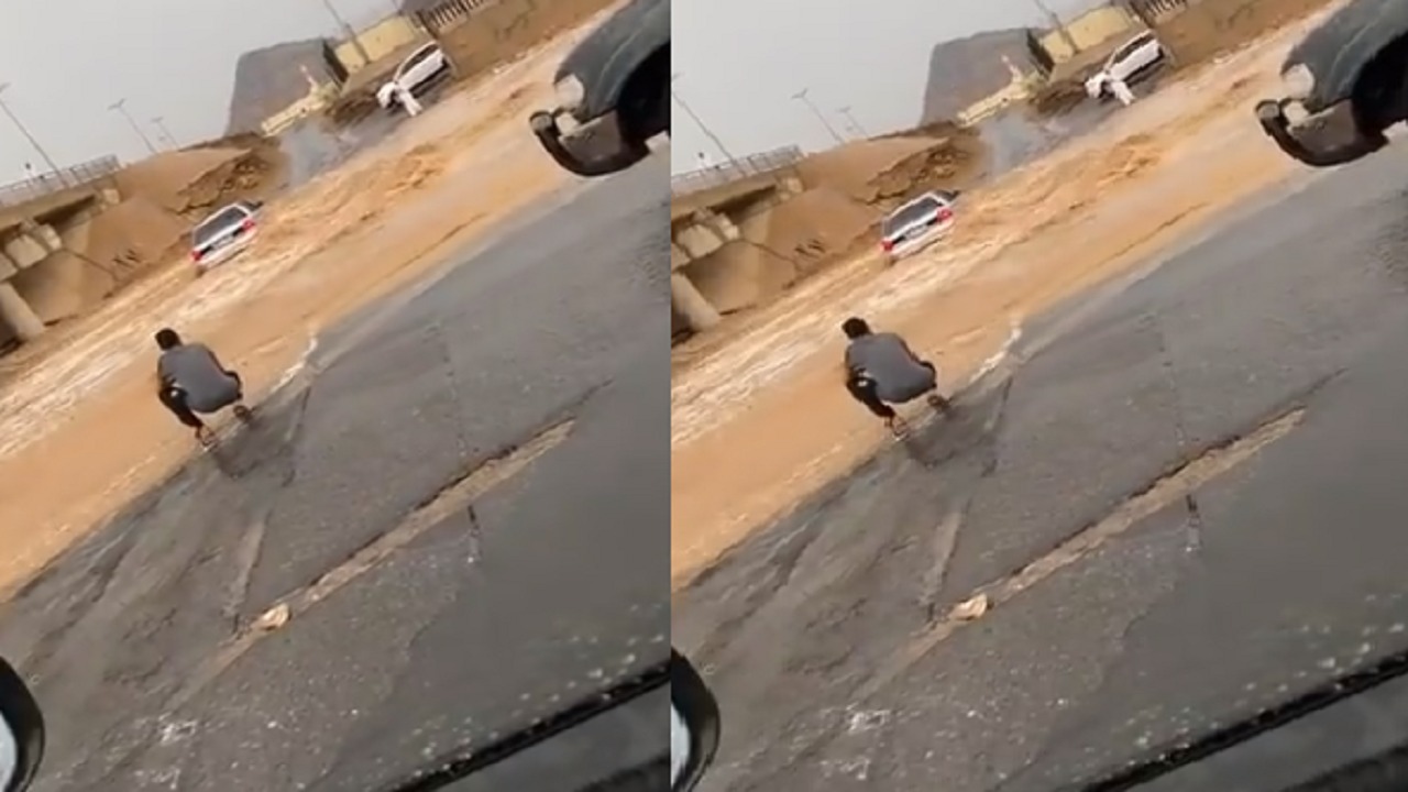 بالفيديو.. سائقون يجازفون بعبور السيول في نجران