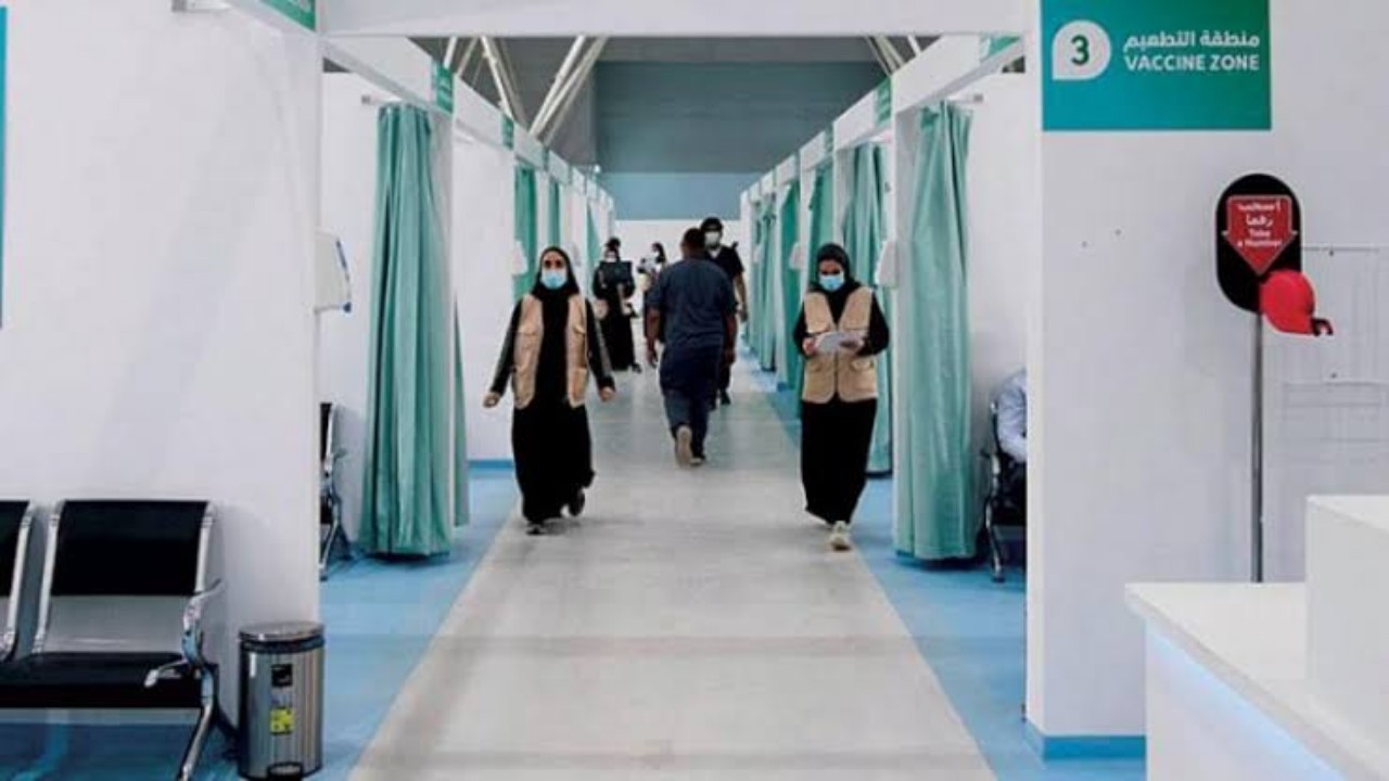 مركز اللقاحات بالمستشفى الجامعي بنجران يواصل العمل خلال إجازة العيد