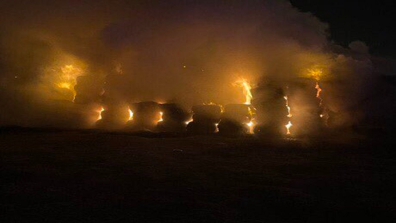 صور.. حريق ضخم في سوق الأعلاف بالأفلاج