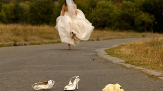 عروس تهرب من حفل زفافها عند رؤية شقيق العريس