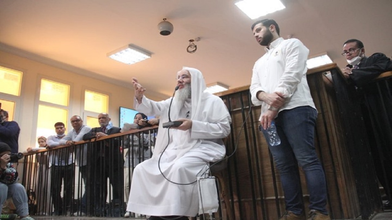 السلفي محمد حسان يتبرأ من الإخوان أمام المحكمة