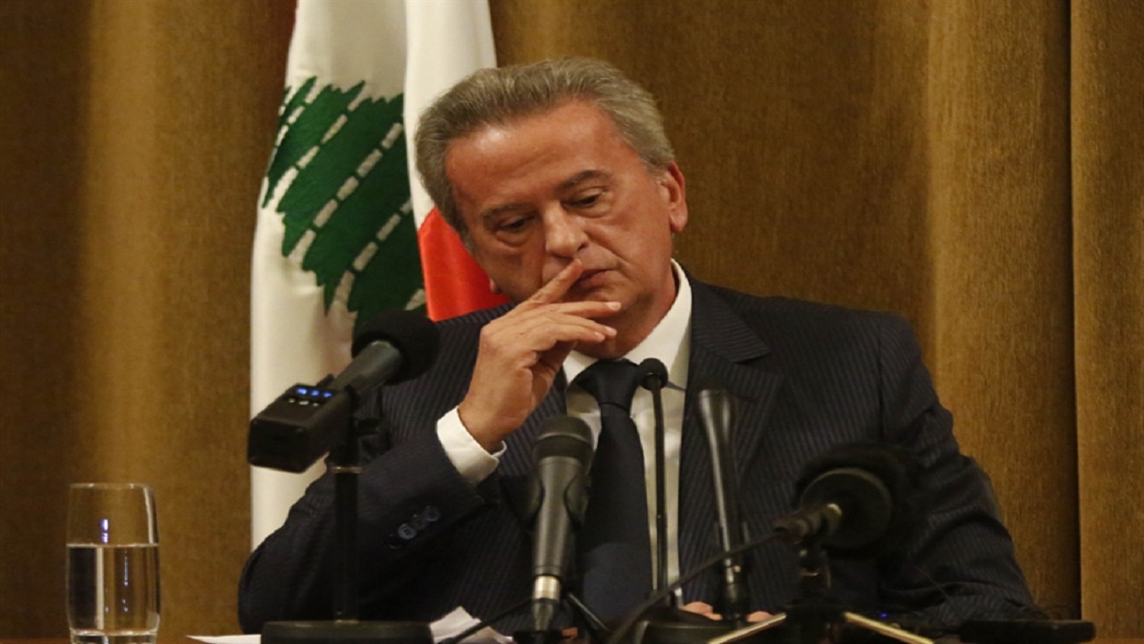 حاكم مصرف لبنان يهرب أموالًا طائلة والجمارك توقفه