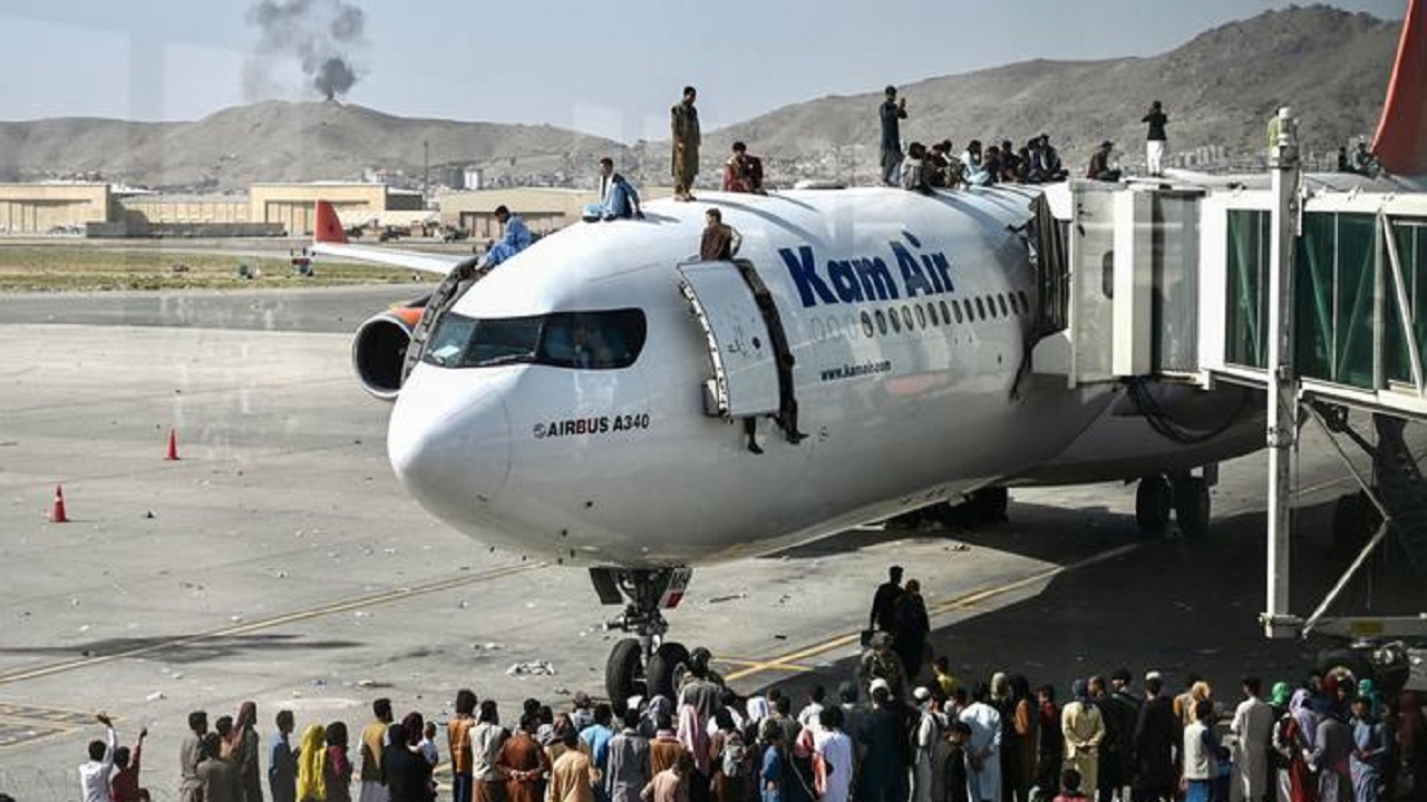العثور على أشلاء بشرية بعجلات طائرة أقلعت من كابول