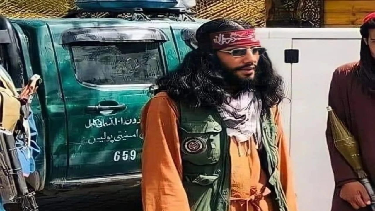 جدل وسخرية بسبب ملابس أحد قادة طالبان (صورة)