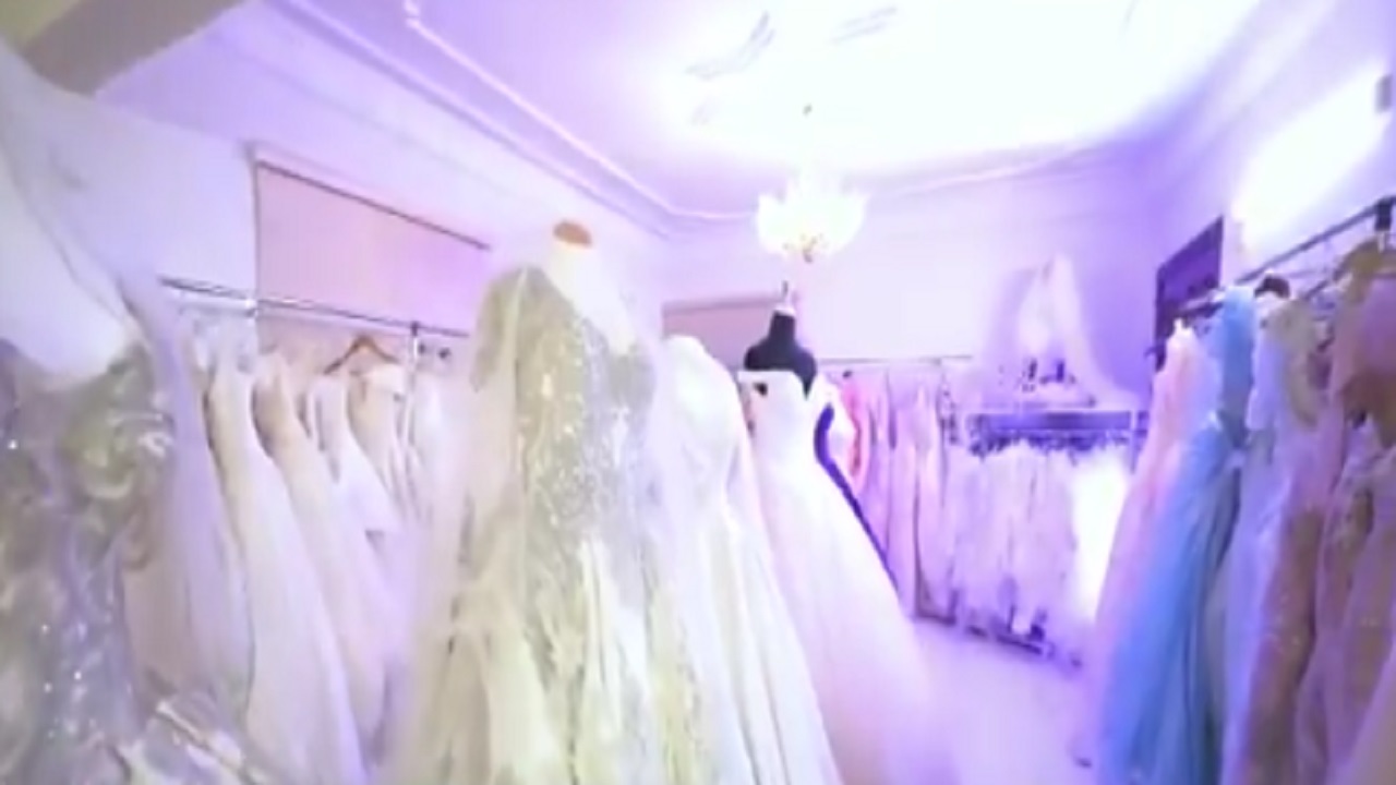 بالفيديو .. متطوعات في جدة يجهزّن أكثر من 2500 عروسة للزفاف بلا مقابل